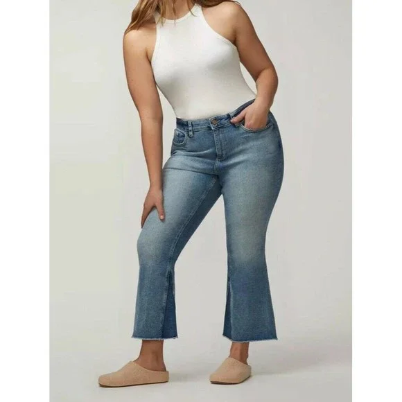 DL1961 Women Bridget Dark Sea View Boot Cut High Rise Instasculpt Crop Jeans 20W
